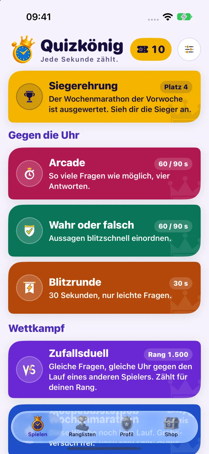 Die Startseite von Quizkönig auf dem iPhone: Schriftzug mit Krone, darunter die Karten Siegerehrung, Arcade, Wahr oder falsch, Blitzrunde und Zufallsduell.