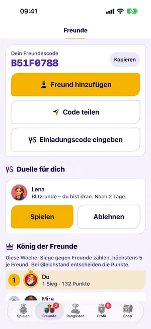 Freunde: dein Freundescode mit Knopf zum Kopieren, Knöpfe „Freund hinzufügen“, „Code teilen“ und „Einladungscode eingeben“, darunter eine offene Blitzrunde von Lena zum Spielen oder Ablehnen und die Wertung „König der Freunde“.